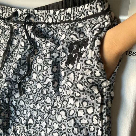 DKNY Women’s Casual Pants size XL Leopard Gray & White - Picture 6 of 8